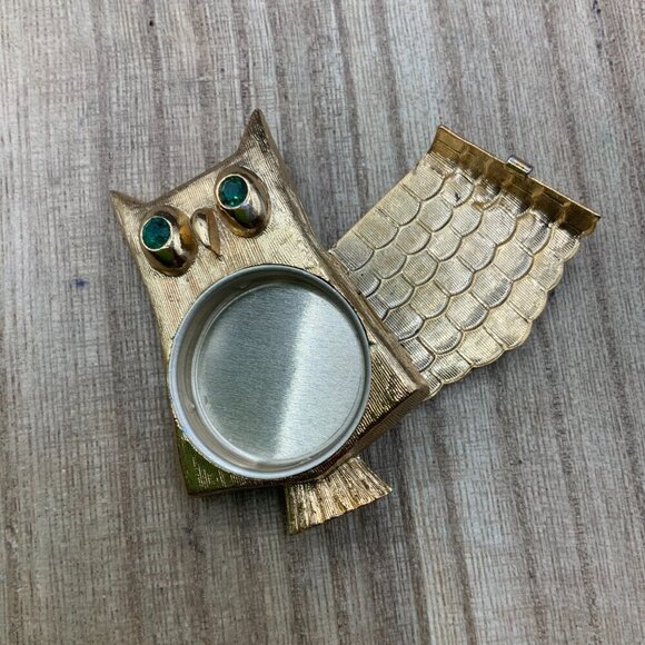 Avon Vintage Perfume Compact Owl Gold Tone Green Eyes Brooch Pin - Picture 3 of 9